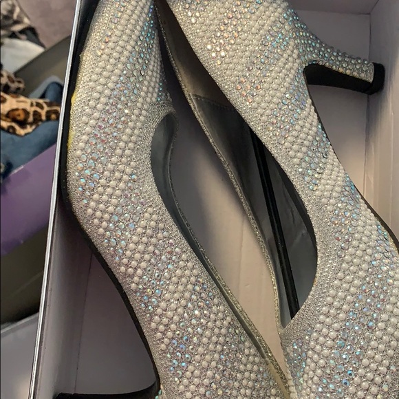 Silver beaded shoes - Picture 1 of 3